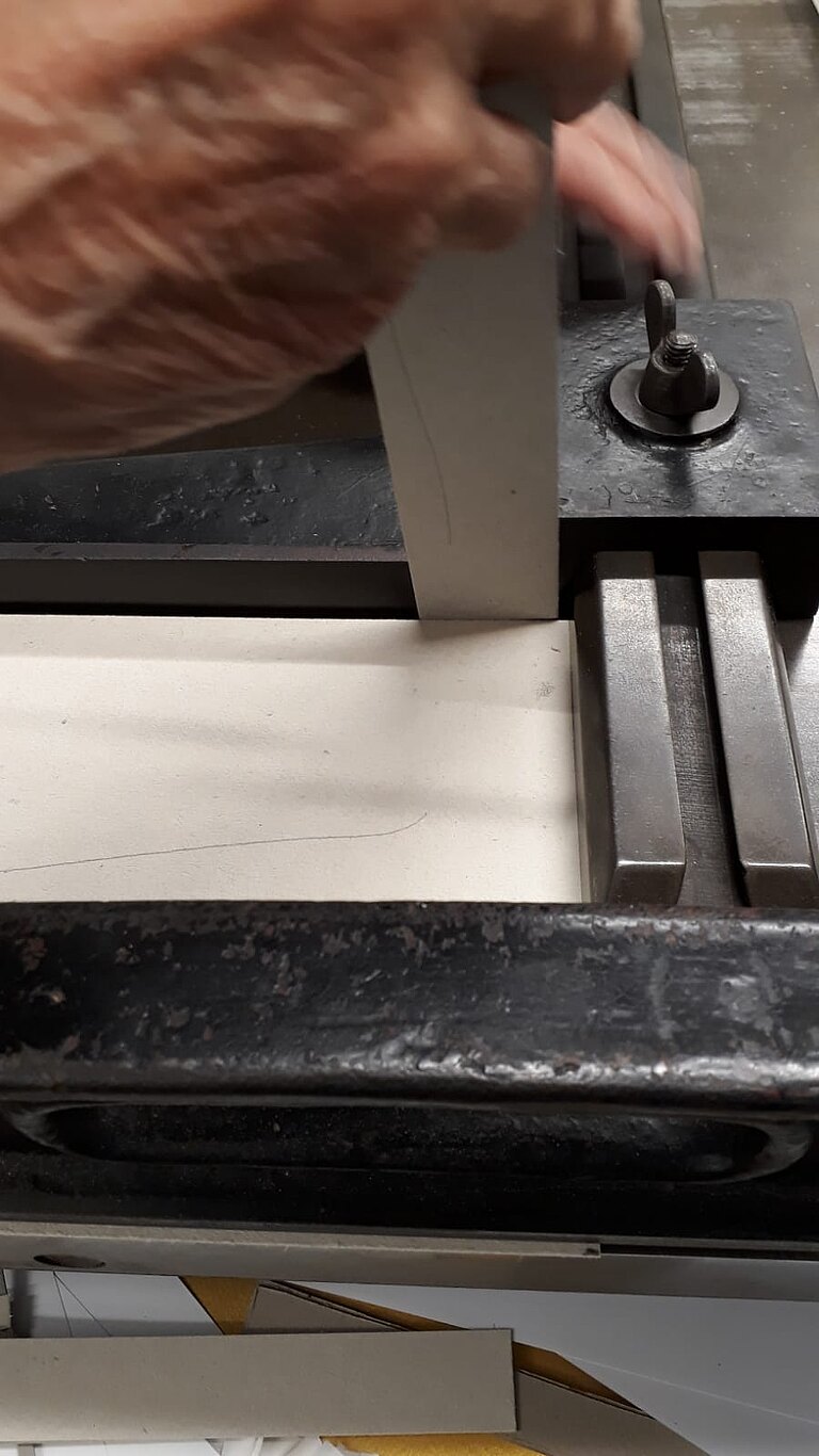 Buchkassette_an_der_Deckelschere.jpg  